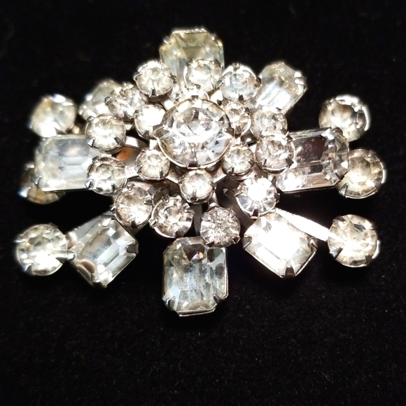 Vintage Faceted Rhinestone Crystal Brooch Pin - Picture 5 of 8